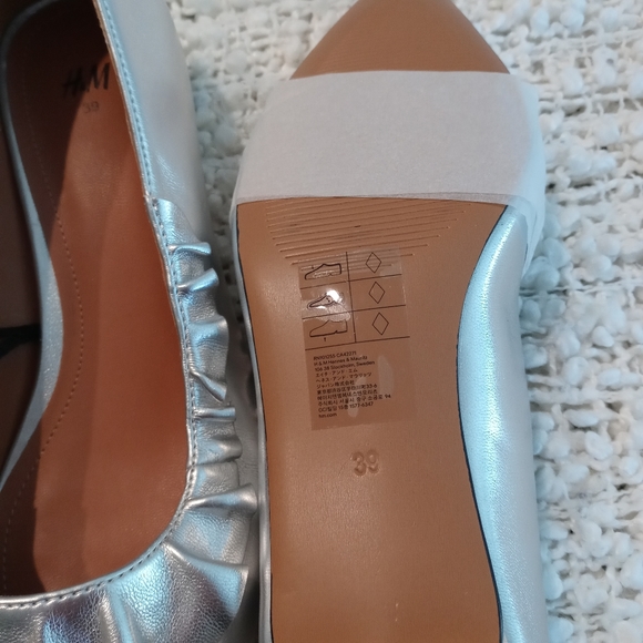 H&M SILVER PUMPS, 39 - Picture 3 of 5